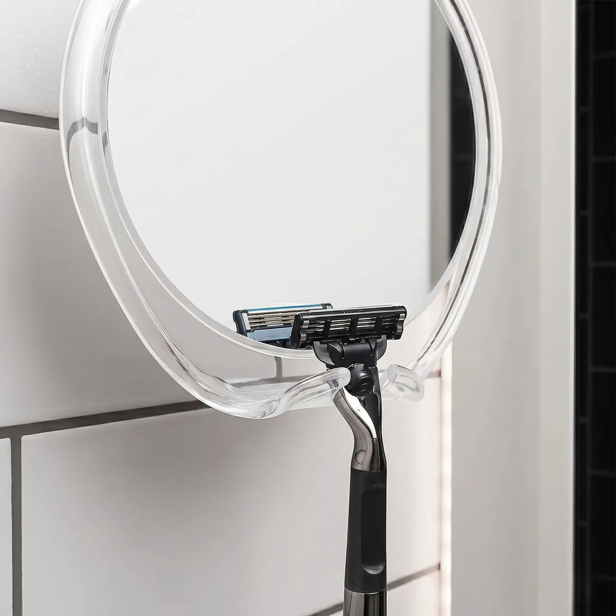 Verstellbarer Blickwinkel für einfache Körperpflege in der Dusche