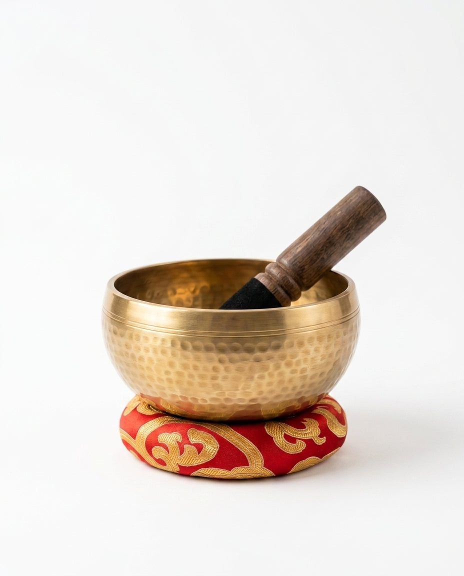 Klangschale aus Kupfer mit Klöppel und Kissen – handgefertigt für Meditation – Produktbild 1