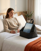 Tablet-Halterung als Kissen – freihändig lesen und streamen im Bett – Produktbild 2