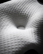 Memory-Foam-Kissen mit zwei Höhen – ergonomische Nackenstütze für erholsamen Schlaf – Produktbild 4