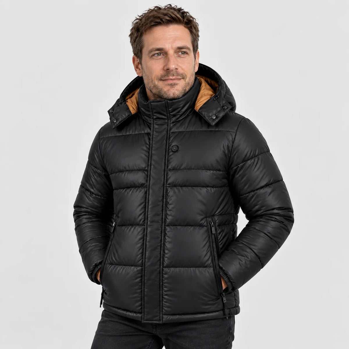 Beheizbare Herren-Steppjacke PyreFit Norvia, getragen, Frontansicht