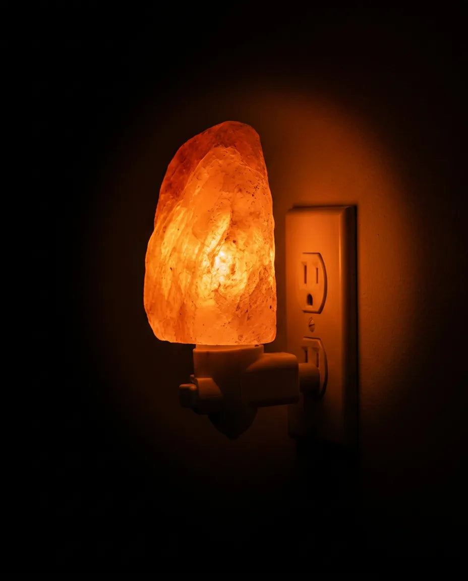 Salzlampe aus Himalaya-Salz – warmes Ambientelicht für Schlafzimmer und Leseecke – Produktbild 6
