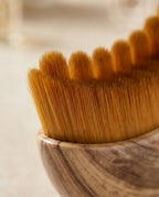 Gesichtsbürste aus Holz mit weichen Borsten – sanftes Ritual für die Hautpflege – Produktbild 3