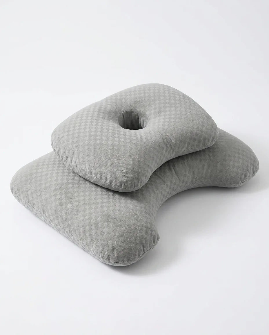 Seitenschläferkissen mit Ohraussparung – ergonomische Stütze für Nacken und Arm – Produktbild 1