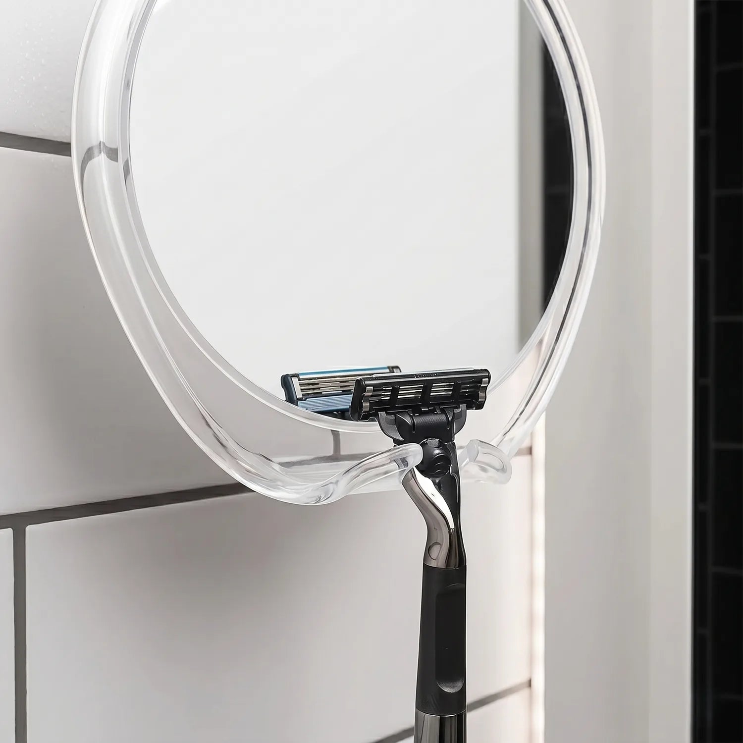 Verstellbarer Blickwinkel für einfache Körperpflege in der Dusche