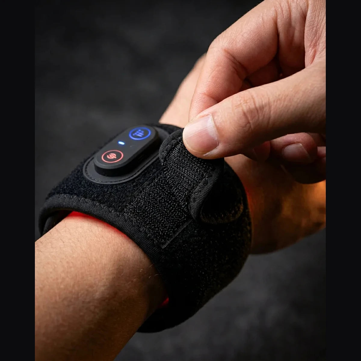 LED-Rotlichtband fürs Handgelenk – Form und Passform