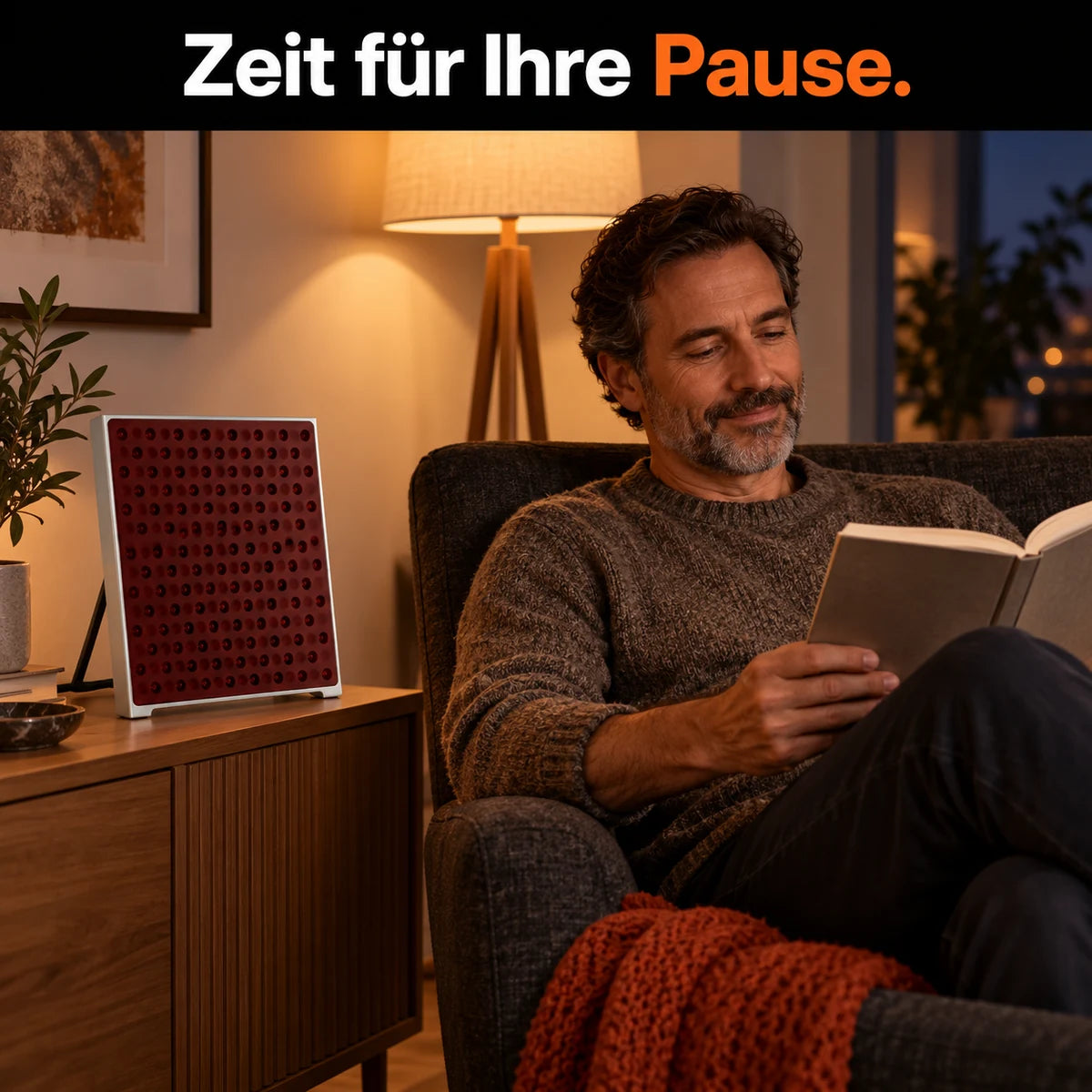 Eine ruhige Lesepause am Abend, das Panel steht ausgeschaltet daneben